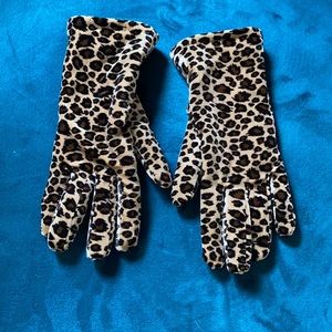 NWOT Leopard-print Thinsulate fleece-lined gloves